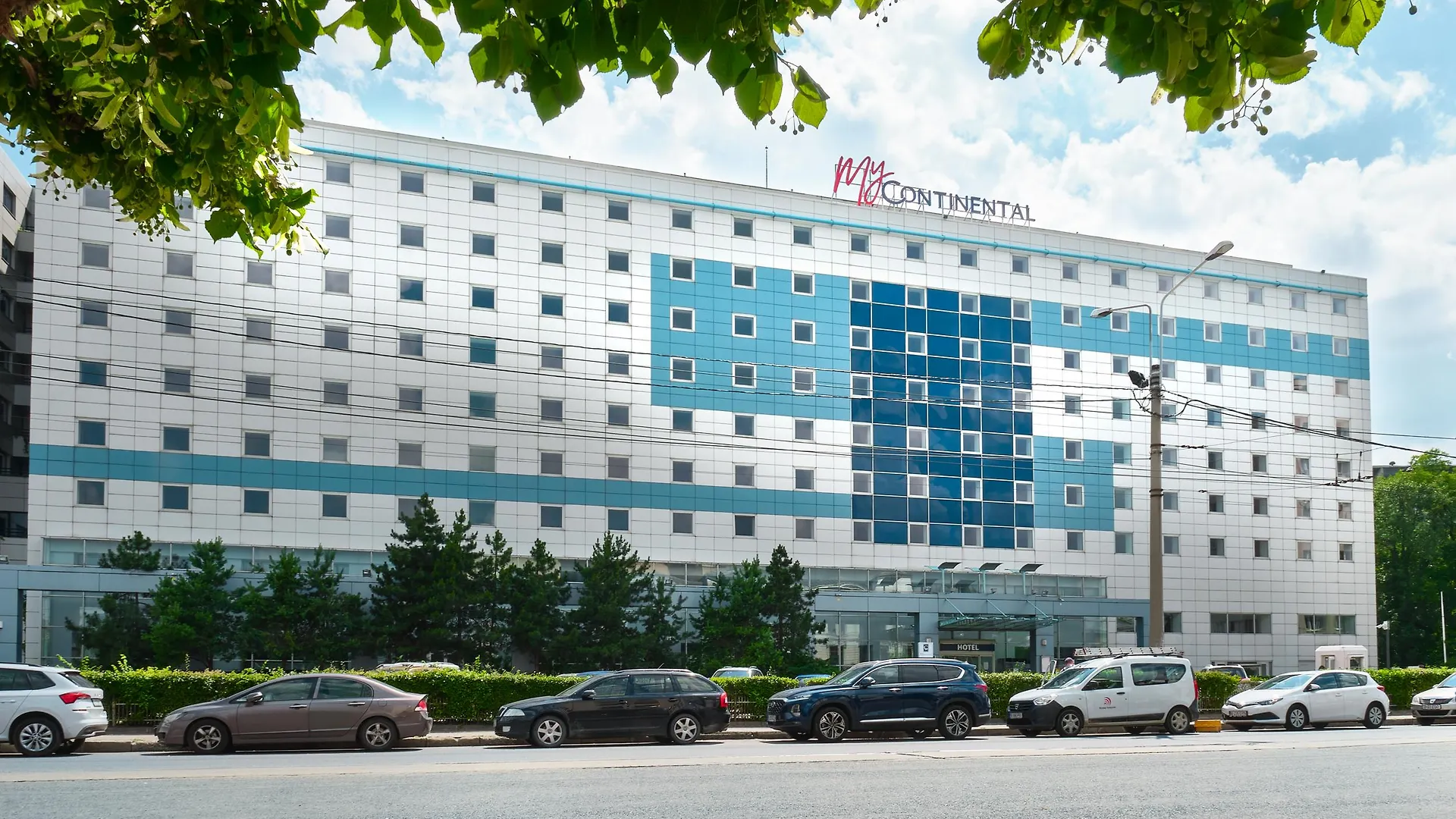 What are the best hotels near Palace of Parliament? location